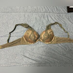 Victoria Secret bra 34A. Like new with lace. See pics.